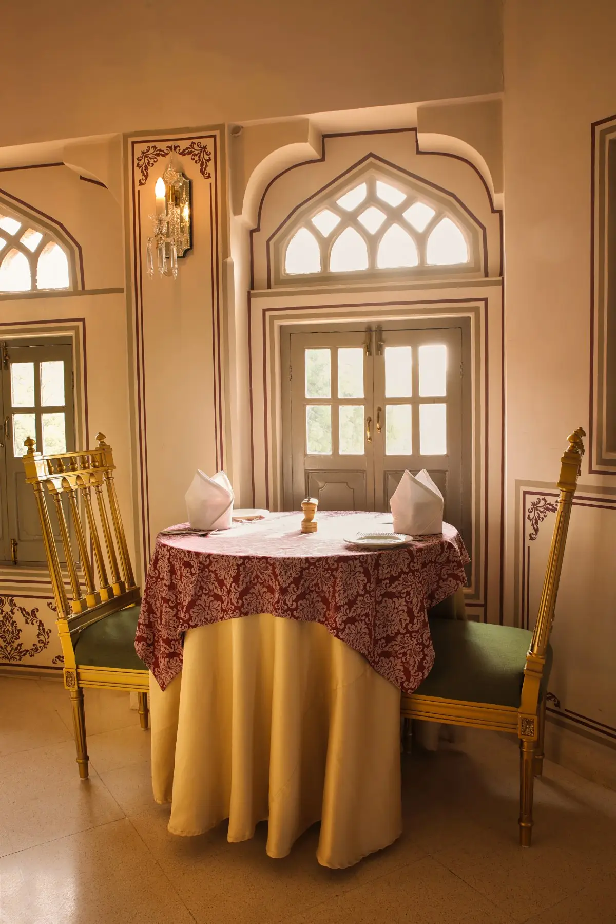 Restaurant dining table setup