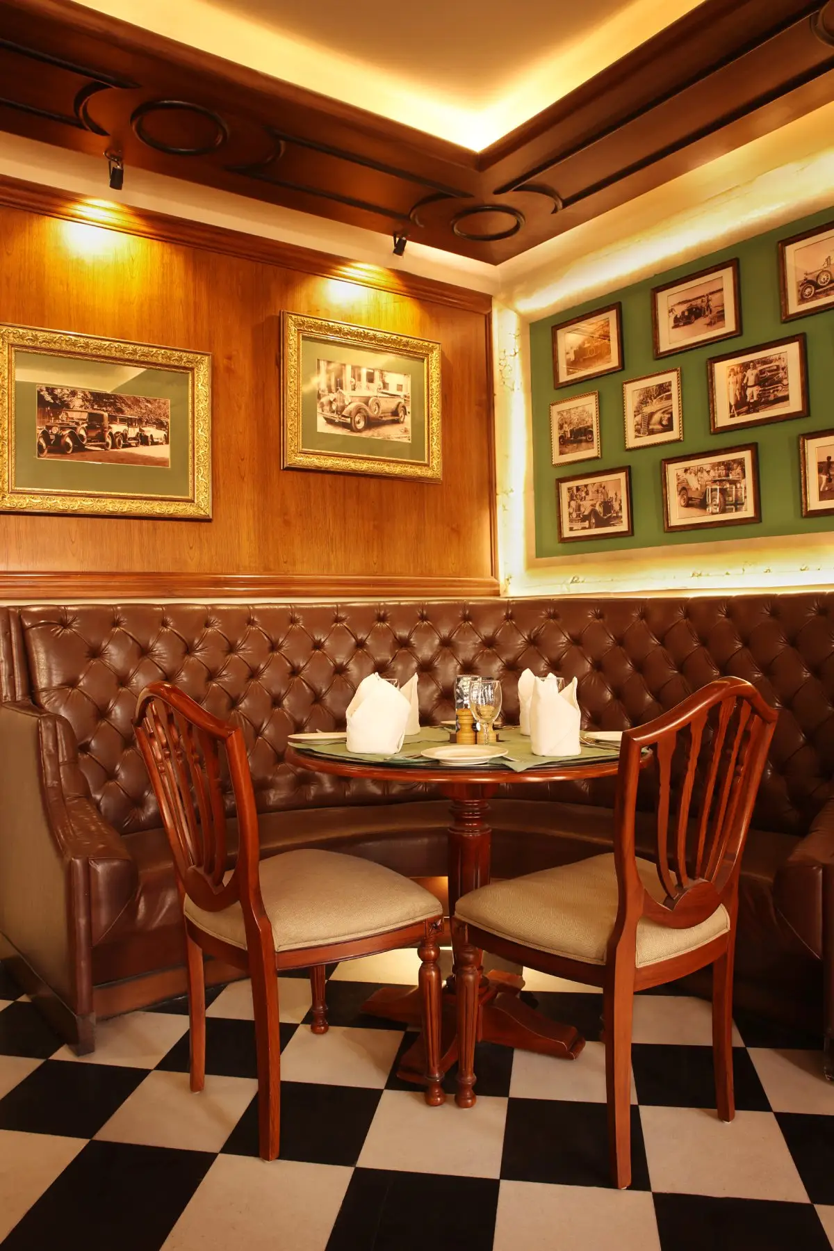 Restaurant dining table setup